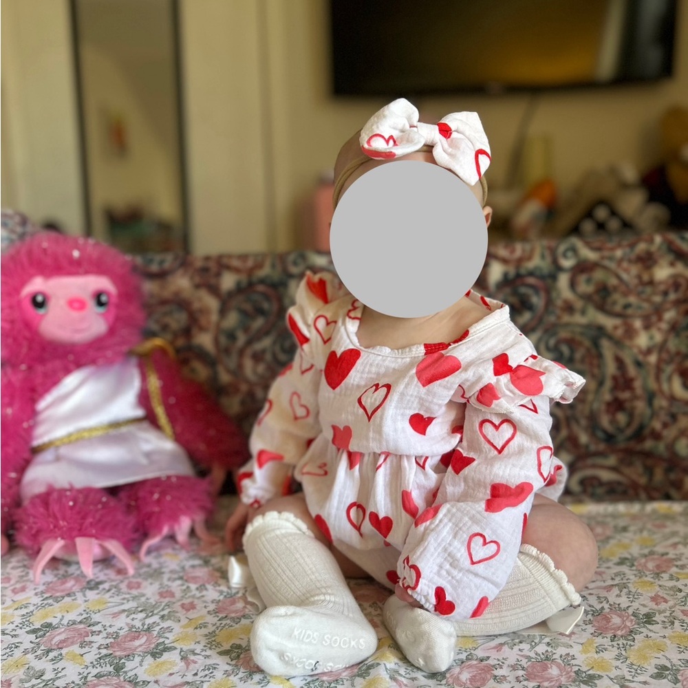 Adorable Heart Print Baby Outfit with Bow